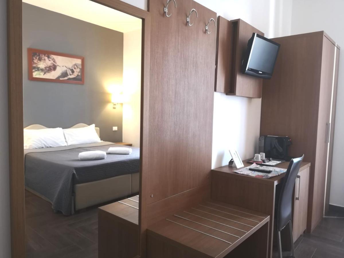 Rome Travellers Hotel Kültér fotó